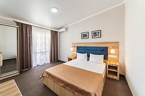 Democratia Ultra All Inclusive