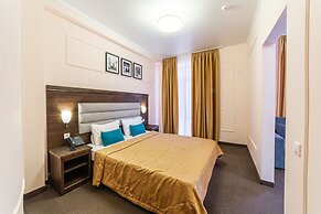 Democratia Ultra All Inclusive