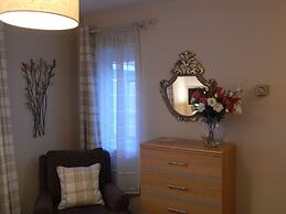 LETS Quiet Cul-de-Sac Apartment