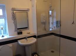 LETS Quiet Cul-de-Sac Apartment