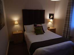 LETS Quiet Cul-de-Sac Apartment