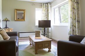 LETS Quiet Cul-de-Sac Apartment