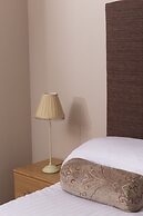 LETS Quiet Cul-de-Sac Apartment