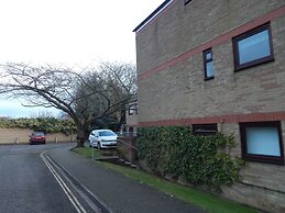 LETS Quiet Cul-de-Sac Apartment