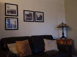 LETS Quiet Cul-de-Sac Apartment