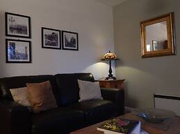 LETS Quiet Cul-de-Sac Apartment