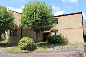 LETS Quiet Cul-de-Sac Apartment