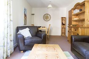 LETS Quiet Cul-de-Sac Apartment