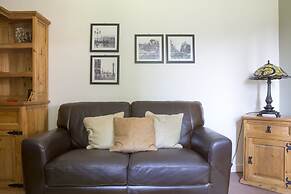 LETS Quiet Cul-de-Sac Apartment