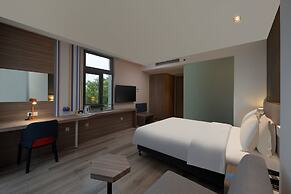 Holiday Inn Express Shanghai Pujiang by IHG