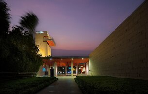 Holiday Inn Express Shanghai Pujiang by IHG