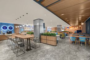 Holiday Inn Express Shanghai Pujiang by IHG