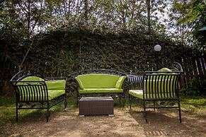 Balis Best Bar and Resort