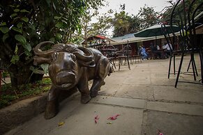 Balis Best Bar and Resort