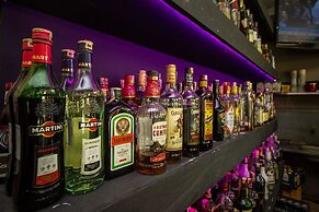 Balis Best Bar and Resort