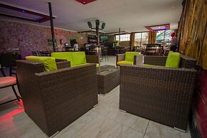Balis Best Bar and Resort