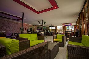 Balis Best Bar and Resort