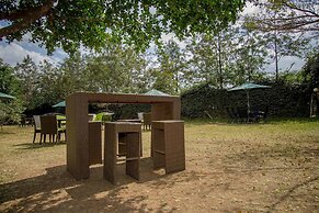 Balis Best Bar and Resort