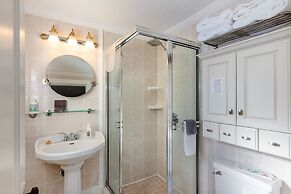 The Wayward Traveler's Inn