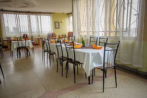 Reinah Tourist Hotel