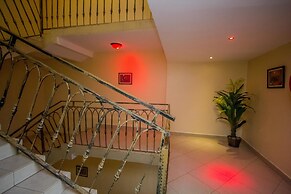 Reinah Tourist Hotel