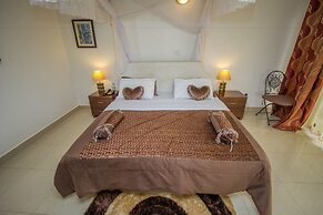 Reinah Tourist Hotel