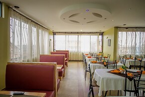 Reinah Tourist Hotel