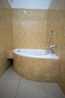 Reinah Tourist Hotel