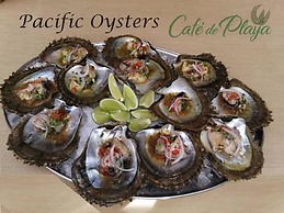 Café de Playa Beach Front Hotel