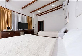 Café de Playa Beach Front Hotel