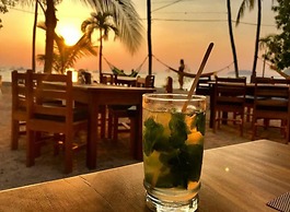 Café de Playa Beach Front Hotel