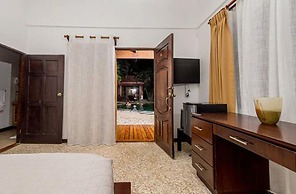 Café de Playa Beach Front Hotel