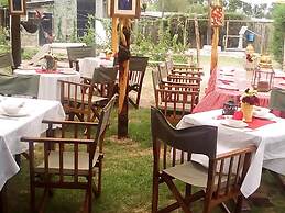 Samawati Lakeside Cottages