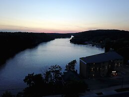 The VUE Boutique Hotel & Boathouse