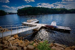 The VUE Boutique Hotel & Boathouse