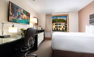 The VUE Boutique Hotel & Boathouse