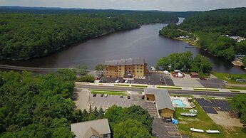 The VUE Boutique Hotel & Boathouse