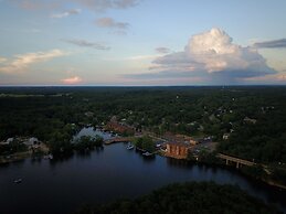 The VUE Boutique Hotel & Boathouse