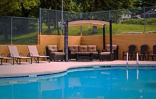 The VUE Boutique Hotel & Boathouse