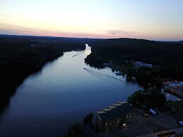 The VUE Boutique Hotel & Boathouse