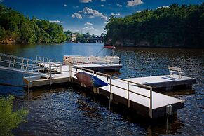 The VUE Boutique Hotel & Boathouse