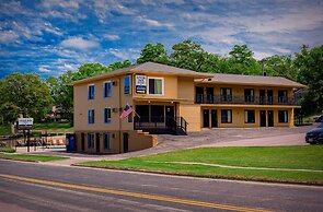 The VUE Boutique Hotel & Boathouse