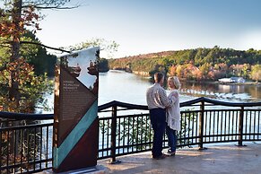 The VUE Boutique Hotel & Boathouse