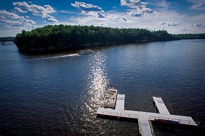 The VUE Boutique Hotel & Boathouse