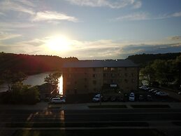 The VUE Boutique Hotel & Boathouse