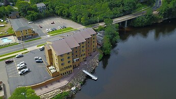 The VUE Boutique Hotel & Boathouse