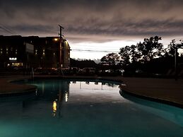 The VUE Boutique Hotel & Boathouse