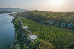 Barahi Jungle Lodge