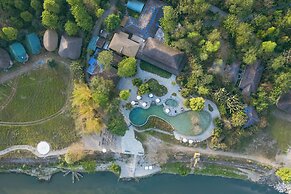 Barahi Jungle Lodge