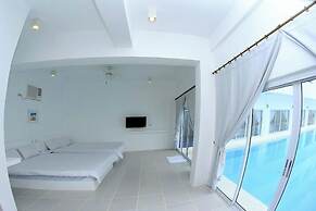 Coron Bluewave Hotel